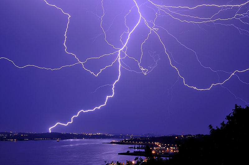 File:Lightning over Quebec.jpg